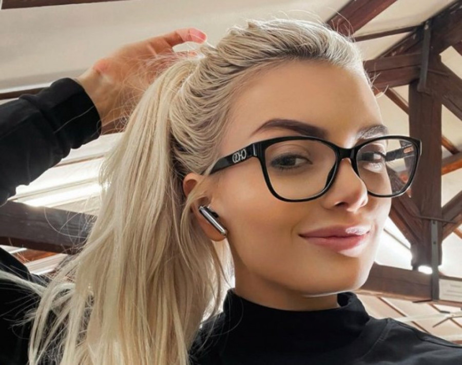 Ela Dvornik se pohvalila novim dečkom: Ćerka pokojnog muzičara uživa u ljubavi sa Srbinom!