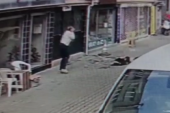 UZNEMIRUJUĆI SADRŽAJ! Devojka pokušala da dohvati telefon, pa pala na glavu sa četvrtog sprata zgrade! (VIDEO)