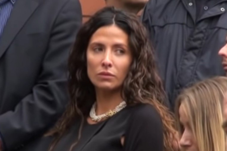 Lepotica i zver: Od njega drhti podzemlje, a pred njenom lepotom muška srca! Ljubav jača od robije