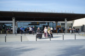 Drama na Kipru: Srbi zarobljeni na aerodromu u suzama