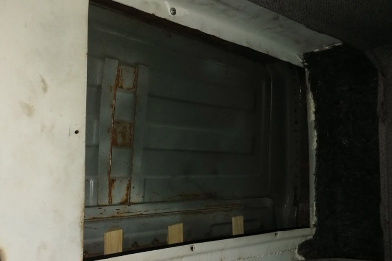 Pokušao da prokrijumčari 7.000 paklica cigareta u Bosnu i Hercegovinu: Muškarac (31) uhapšen na Badovincima