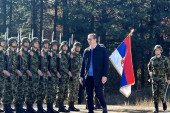 Predsednik Vučić na vežbi "Manevri 2022", Vojska Srbije uvežbava upotrebu različitih oružja (FOTO/VIDEO)