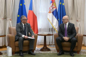 Vučević sa ambasadorom Češke: Srbija posvećena vojnoj neutralnosti (FOTO)