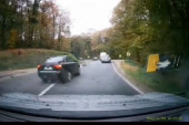 Nasilnička vožnja na Iriškom vencu: Pretiče kolonu vozila u krivini i to preko pune linije! (VIDEO)