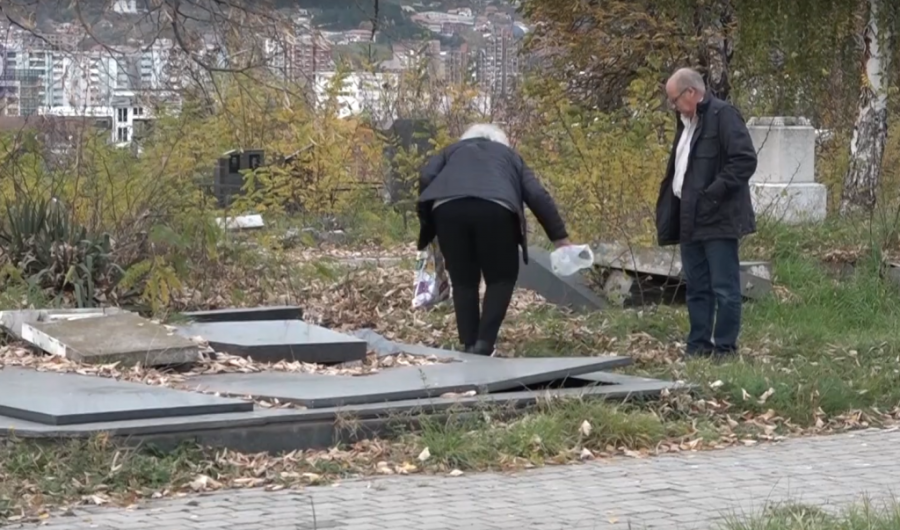 Srbe na KiM dočekao tužan prizor: Došli na zadušnice, pa zatekli uništene spomenike i zarasle grobove! (VIDEO)