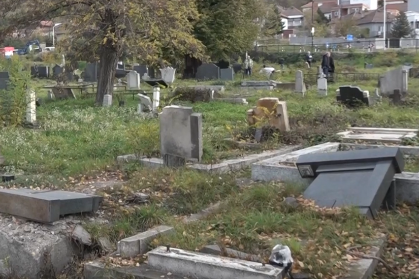 Još jedno brutalno falsifikovanje istorije: Srpsko pravoslavno groblje na KiM preimenovano u albansko (FOTO)