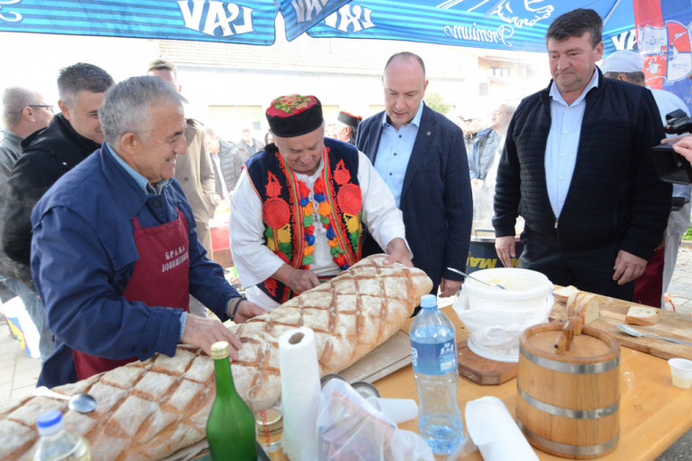 Novembar po merilima pravih degustatora: Futoška "Kupusijada" predstavila privredne potencijale i tradicionalne običaje (FOTO)