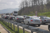 Sudar dva vozila usred tunela Šarani: Saobraćajna nezgoda na auto-putu Miloš Veliki! Stvorene ogromne gužve na ovoj deonici!