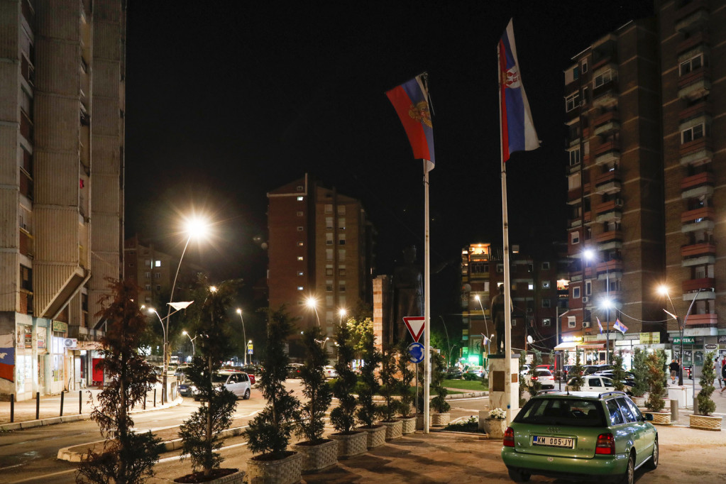 Mirna noć u Kosovskoj Mitrovici: "Znamo da im smetamo, ali odavde samo u grob mogu da me oteraju"