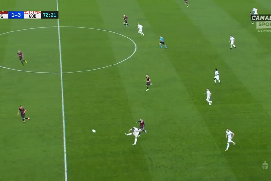 Klasa je večna! Pogledajte gol Lukasa Podolskog, zbog koga su se igrači hvatali za glavu (VIDEO)