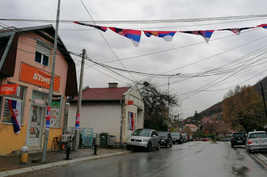 U selu Stanišor kod Novog Brda osvanuli grafiti "UČK": Kancelarija za KiM upozorava na provokaciju