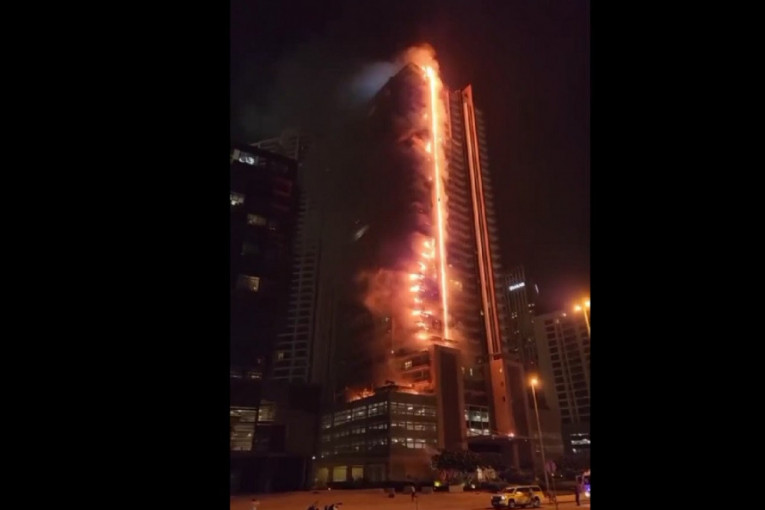 Izbio požar u blizini Burdž Kalife, pogledajte snimke nebodera obavijenog vatrom! (FOTO/VIDEO)