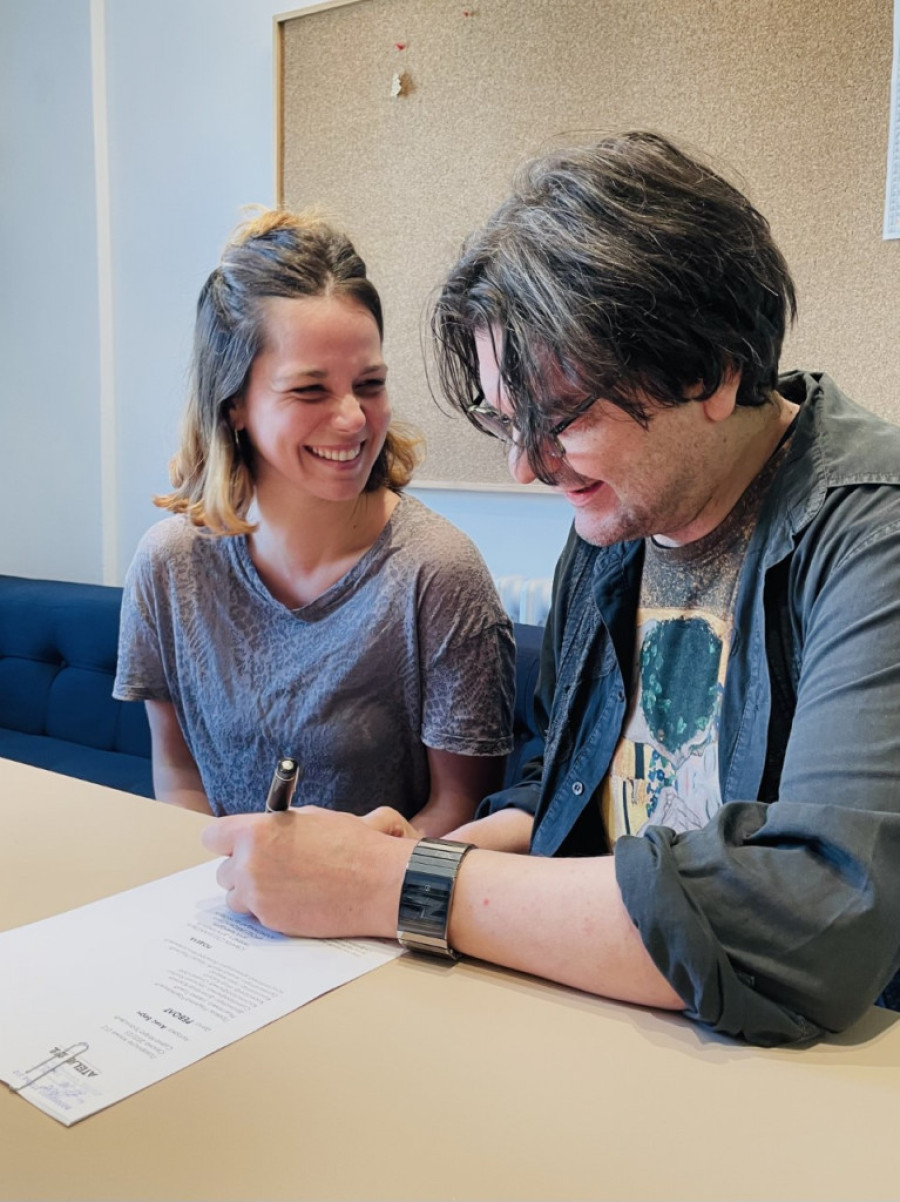 Tamara Dragičević i Jovana Stojiljković u novoj predstavi Ateljea 212: „Revolt“ prvi put na srpskim scenama (FOTO)