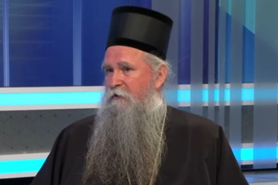 Mitropolit Joanikije i sveštenici na sudu: Grupa građana im pruža podršku (VIDEO)