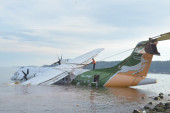 "Pokušao sam da spasim pilote, ali sam se onesvestio!": Ribar opisao dramu na jezeru Viktorija gde se srušio avion (VIDEO)