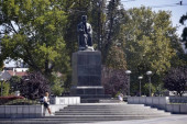 "Ulepšava" se monument srpskom reformatoru: Radovi na spomeniku Vuku Stefanoviću Karadžiću izvodiće se u dve faze