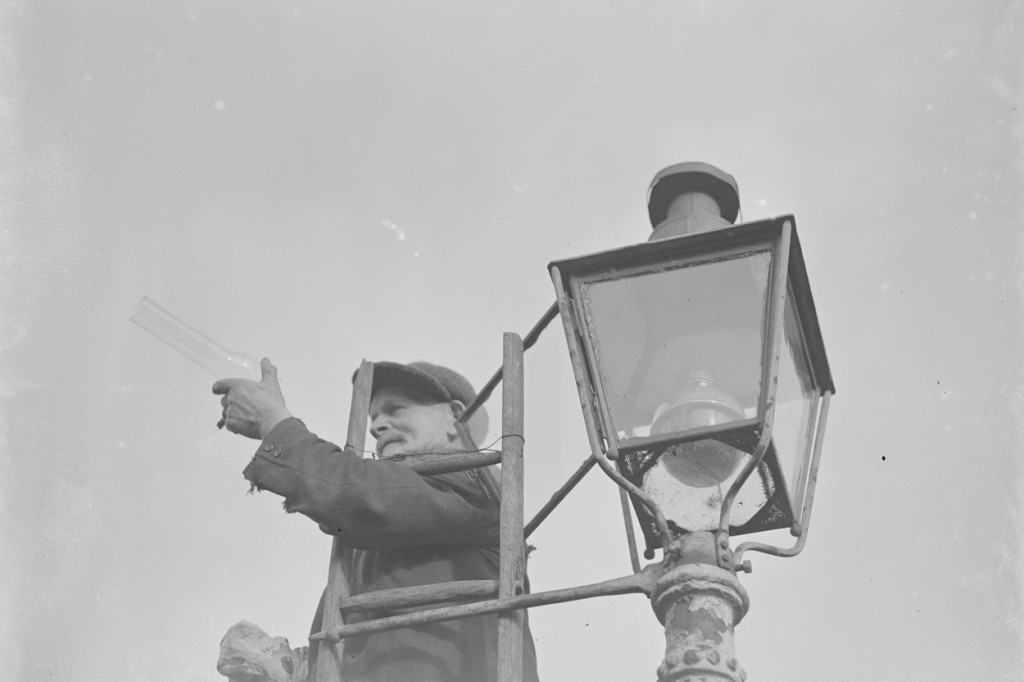 Gradski oglašivač, pokretač sata, postavljač čunjeva: Davno zaboravljena zanimanja koja su nekada bila potpuno normalna