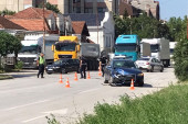 Pijan seo za volan i izazvao saobraćajku: Bahati vozač u Novom Pazaru izleteo u suprotnu traku i zakucao se u drugo vozilo!