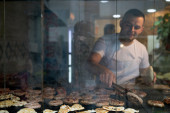 Jedinstven roštilj se sprema samo u ovom mestu! Ćufte su gurmanska tradicija Kosovske Mitrovice, mi smo ih probali kod čuvenog Sejde (FOTO)