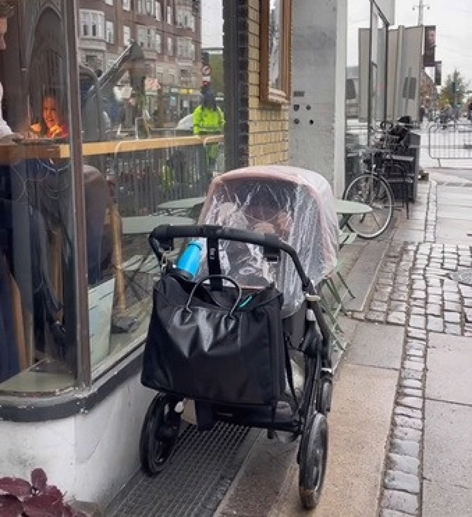 Dok su u kafićima i radnjama, Danci svoje bebe ostavljaju da spavaju u kolicima – na ulici. Da li biste se vi usudili na to? (ANKETA)