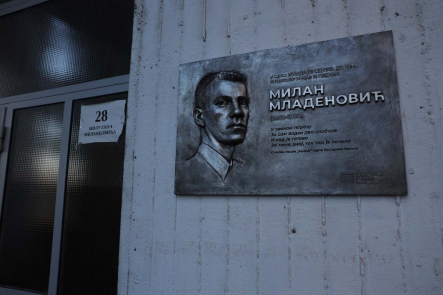 "Retko kad smo ga viđali, ali kad jesmo, uvek je sa sobom nosio gitaru": Komšija iz Bloka 23 otkriva kakav je bio Milan Mladenović (FOTO)