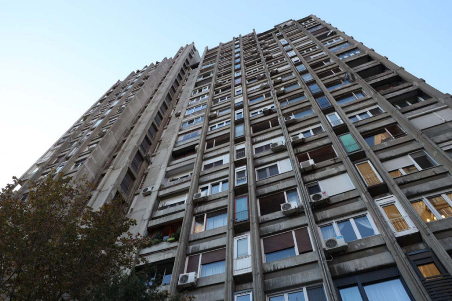 "Retko kad smo ga viđali, ali kad jesmo, uvek je sa sobom nosio gitaru": Komšija iz Bloka 23 otkriva kakav je bio Milan Mladenović (FOTO)