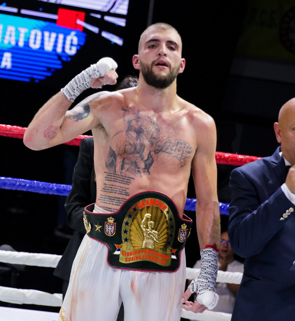 Veljko je šampion Srbije u profesionalnom boksu! Pobedu proslavio sa sinom u naručju! (FOTO)