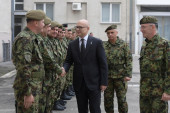 Ministar Vučević sa načelnikom Generalštaba obišao Komandu kopnene vojske (FOTO)