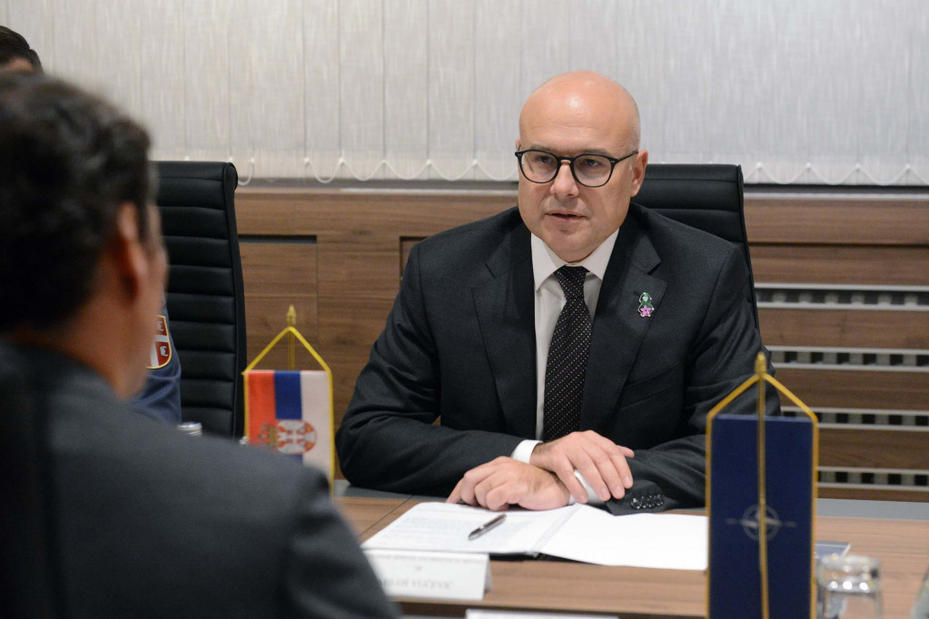 Ministar Vučević otkrio: I prošle noći bilo dronova na administrativnoj liniji sa KiM