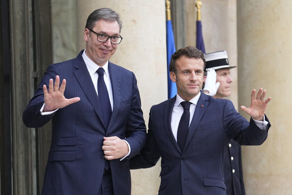 Vučić stigao u Pariz, sastao se sa Makronom u Jelisejskoj palati (FOTO)