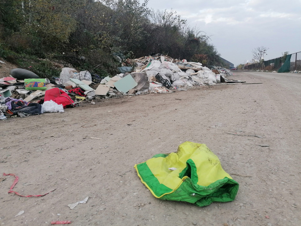 Pa, dokle više? Divlja deponija u blizini "Pančevca" ponovo nikla, a pre godinu dana sve bilo očišćeno! (FOTO/VIDEO)