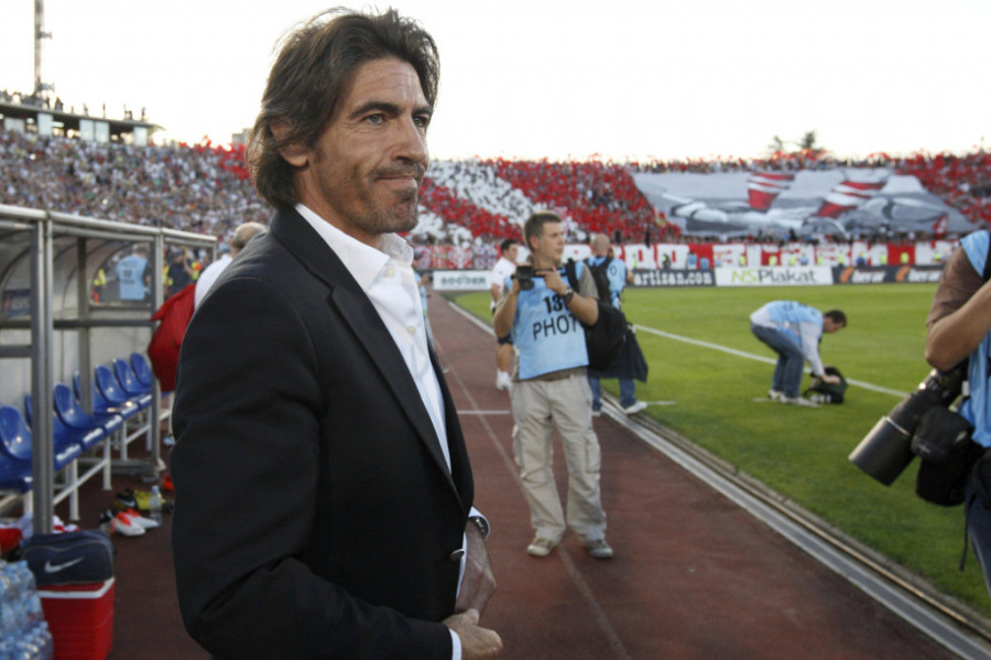 Zvezdin bivši trener opet pravi haos! Posle sudije, sada nasrnuo i na svog pomoćnika (VIDEO)