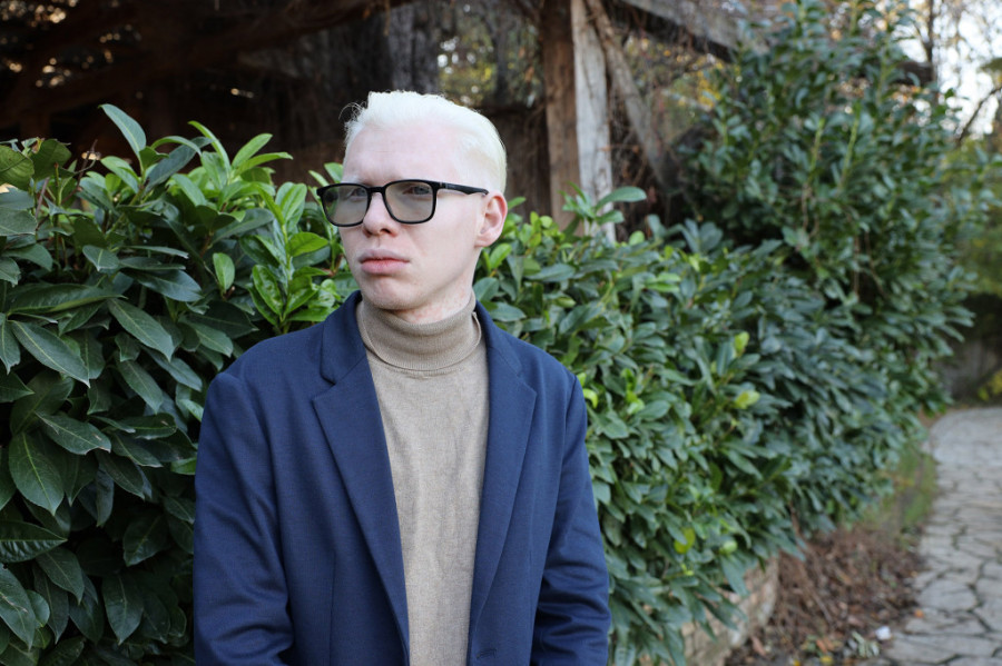 Oženio se poznati reper! Devojke su ludele za njim, a sada se skrasio pored ove plavuše (FOTO)