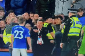 Engleska u šoku - pao je poslednji bastion navijačkog viteštva! Fanovi Evertona hteli da se obračunaju sa fudbalerima! (VIDEO)