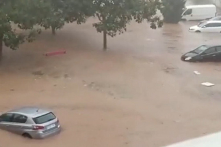 Snažna oluja u Valensiji: Zbog poplave obustavljen vazdušni saobraćaj (VIDEO)