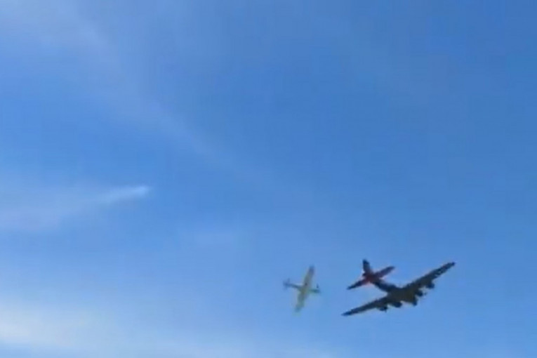 Užas u Dalasu: Dva aviona sudarila se u vazduhu tokom aeromitinga, izbila velika eksplozija (UZNEMIRUJUĆI VIDEO)
