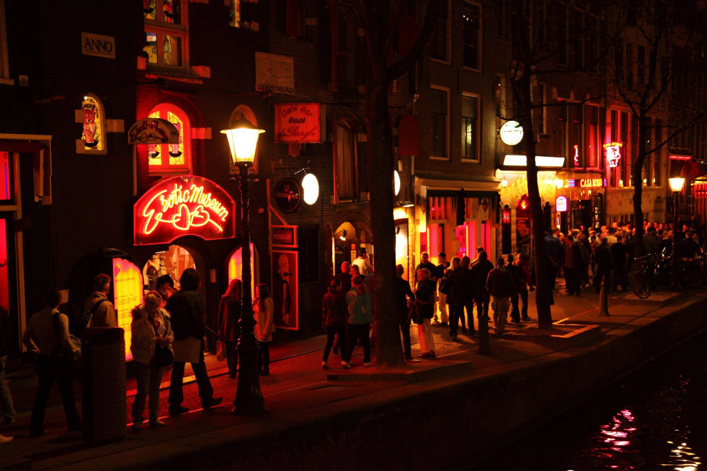 Da li najčuvenija ulica u Amsterdamu odlazi u zaborav? Traži se lokacija za erotski centar koji će zameniti Ulicu crvenih fenjera