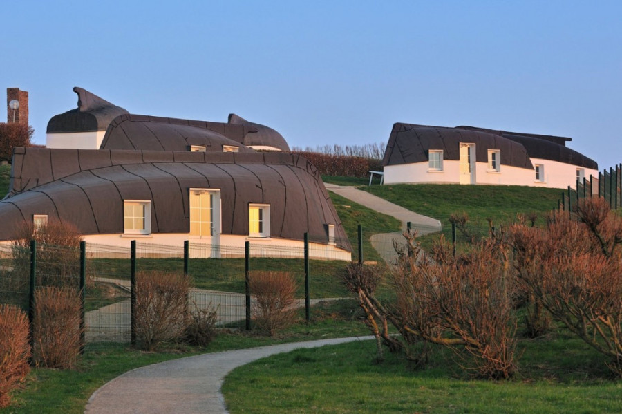 Ovo malo selo naopako okrenutih kuća od čamaca moglo bi biti vaša sledeća neobična destinacija