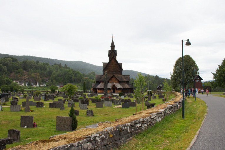 Norveška muči muku sa grobnim mestima! Crkva razmatra uvođenje kremacije u vodi (VIDEO)
