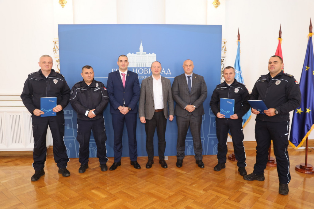 Priznanja za policajce Novog Sada: Gradonačelnik Milan Đurić uručio nagrade za izuzetne rezultate u poslu