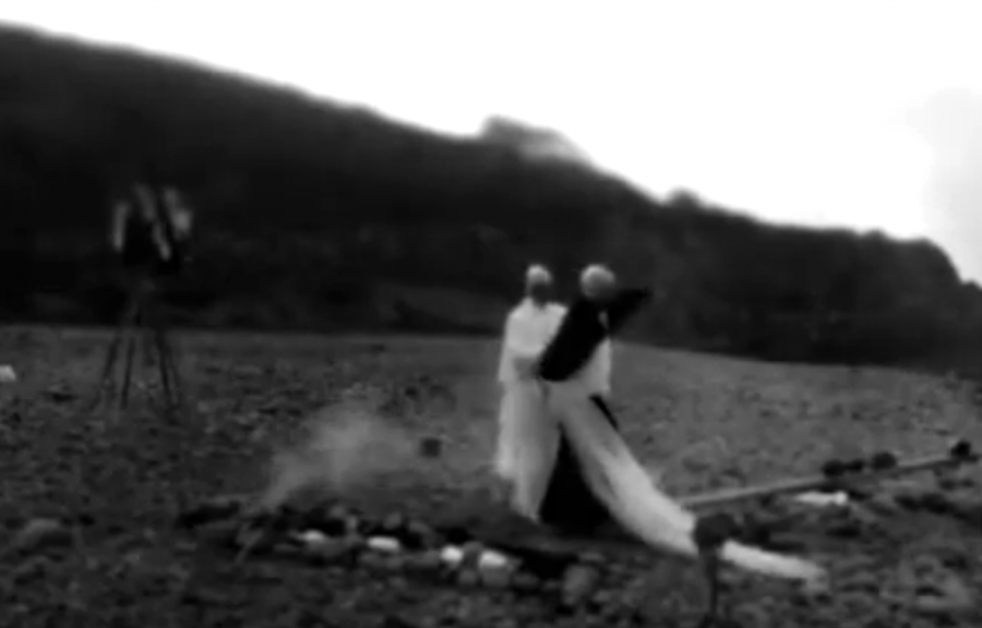 Trebalo je da traje 30 dana, ima trejler od 7 sati i prikazuje misteriozni poljubac: Najduži film u istoriji koji ne postoji (VIDEO)