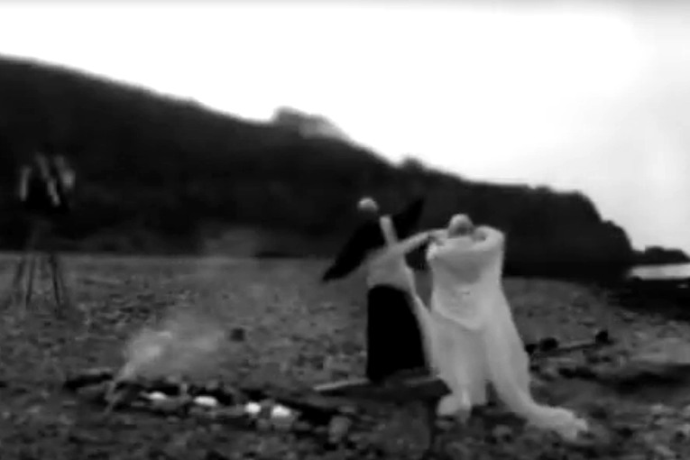 Trebalo je da traje 30 dana, ima trejler od 7 sati i prikazuje misteriozni poljubac: Najduži film u istoriji koji ne postoji (VIDEO)