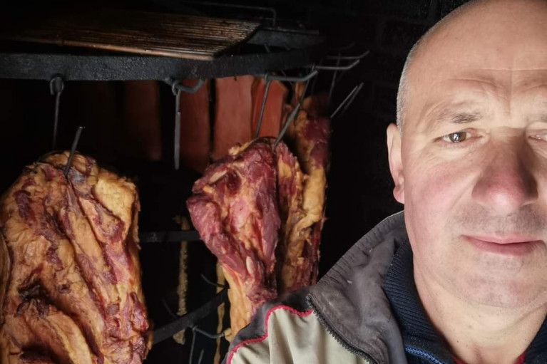 Cena prasića skočila, a potražnja nikad veća! Draganu iz Zagorice telefon se usijao: "Koliko god da ih imam, sve bih prodao" (FOTO)