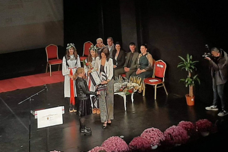 Patrijarhu srpskom Porfiriju dodeljena plaketa mira u Nišu: Ako je nemir u centru našega postojanja, onda on zapljuskuje sve