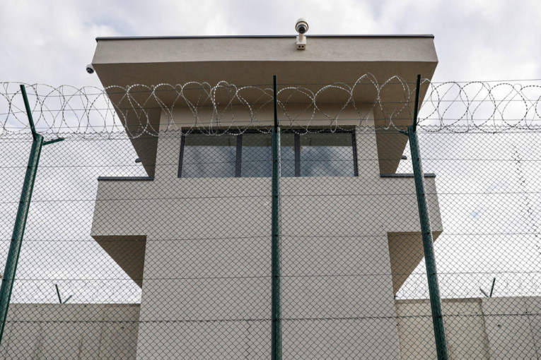 Goreo zatvor u Sremskoj Mitrovici: Vatra progutala pekaru, paviljoni ispražnjeni