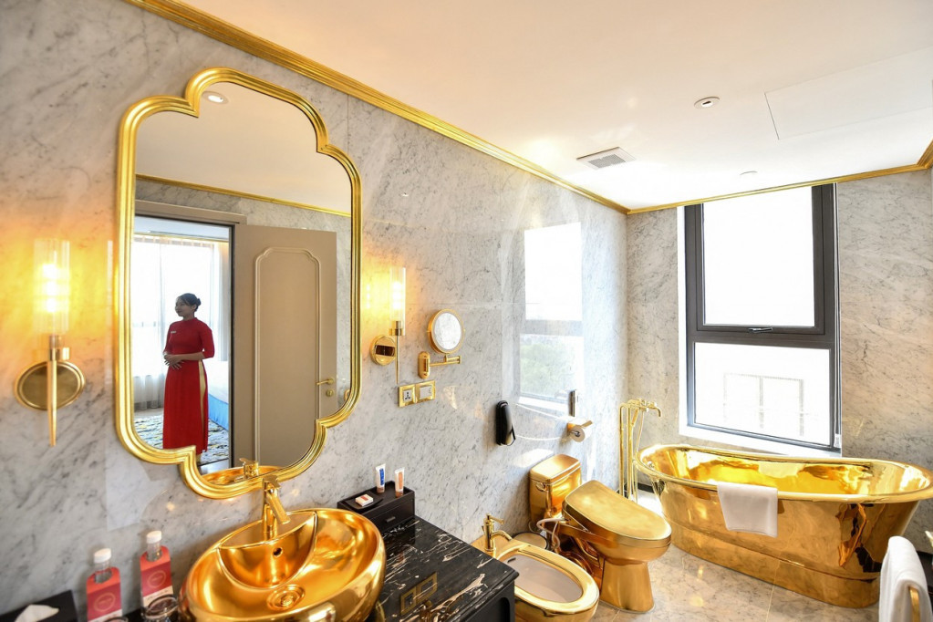 Od toaleta do beskonačnog bazena, sve je od zlata u prvom pozlaćenom hotelu na svetu