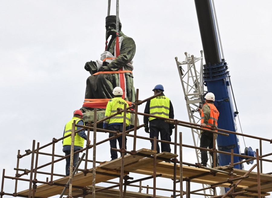 Vukov spomenik ostao bez simbola, nakon 85 godina!