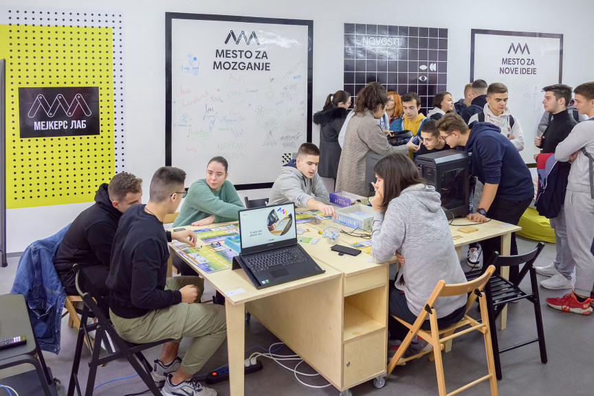 Ne samo u Beogradu: IT laboratorije stižu u škole širom Srbije