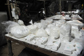 Radnici u skladištu firme u Širokom Brijegu pronašli više od 100 kg kokaina