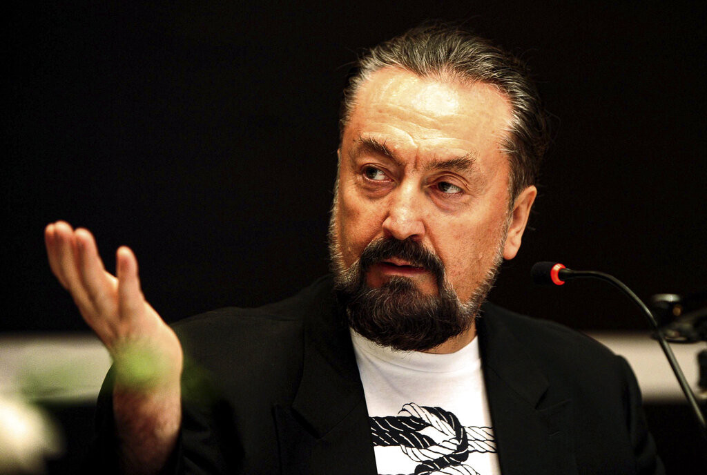 Turčin osuđen na 8.658 godina zatvora: Vodio zloglasni kult, a bio je okružen brojnim lepoticama (VIDEO)